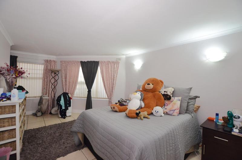 To Let 4 Bedroom Property for Rent in Everglen Western Cape